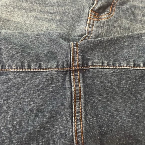 Torrid size 20 frayed edge denim shorts - Picture 3 of 6